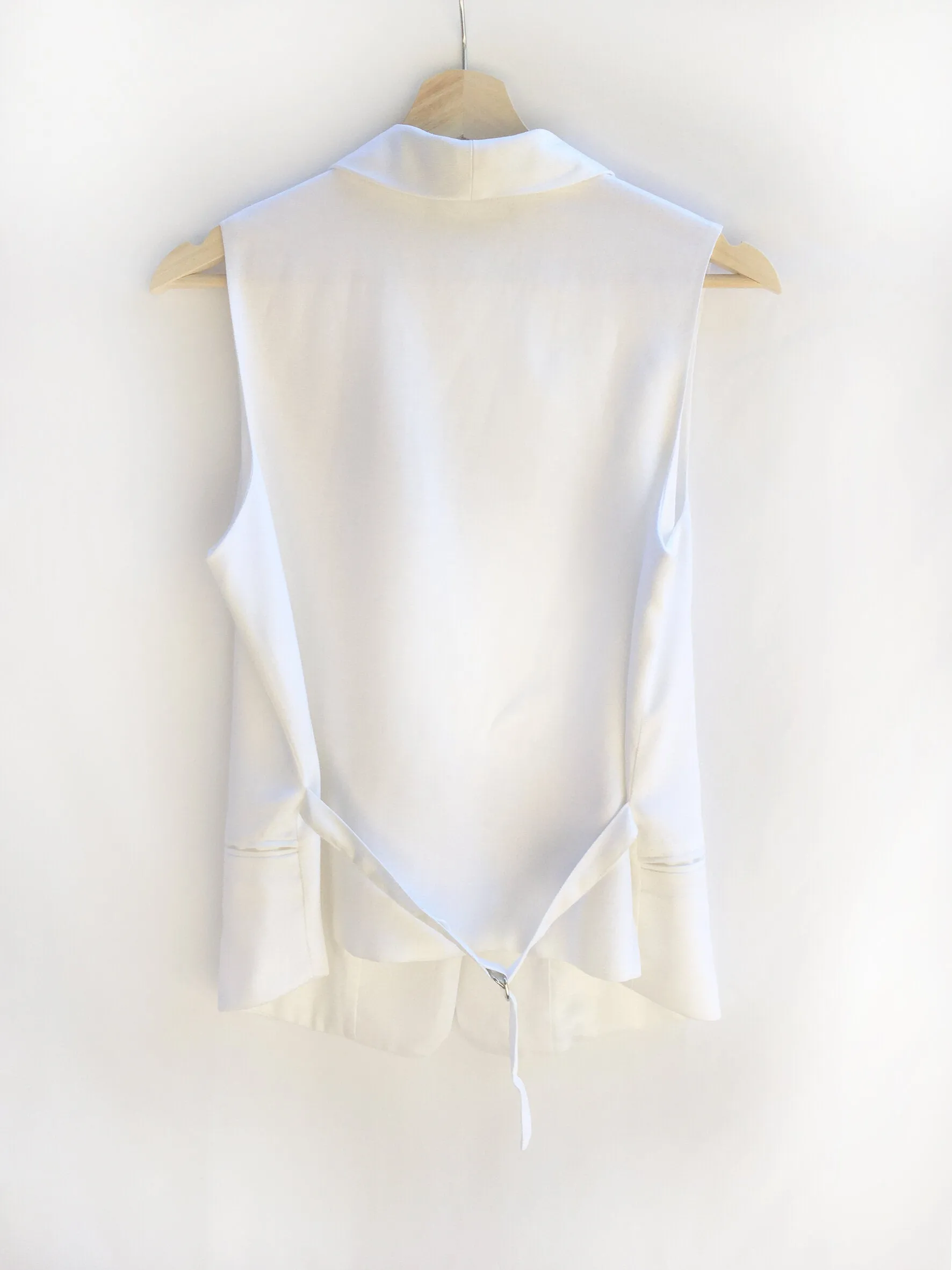 Acer Vest White