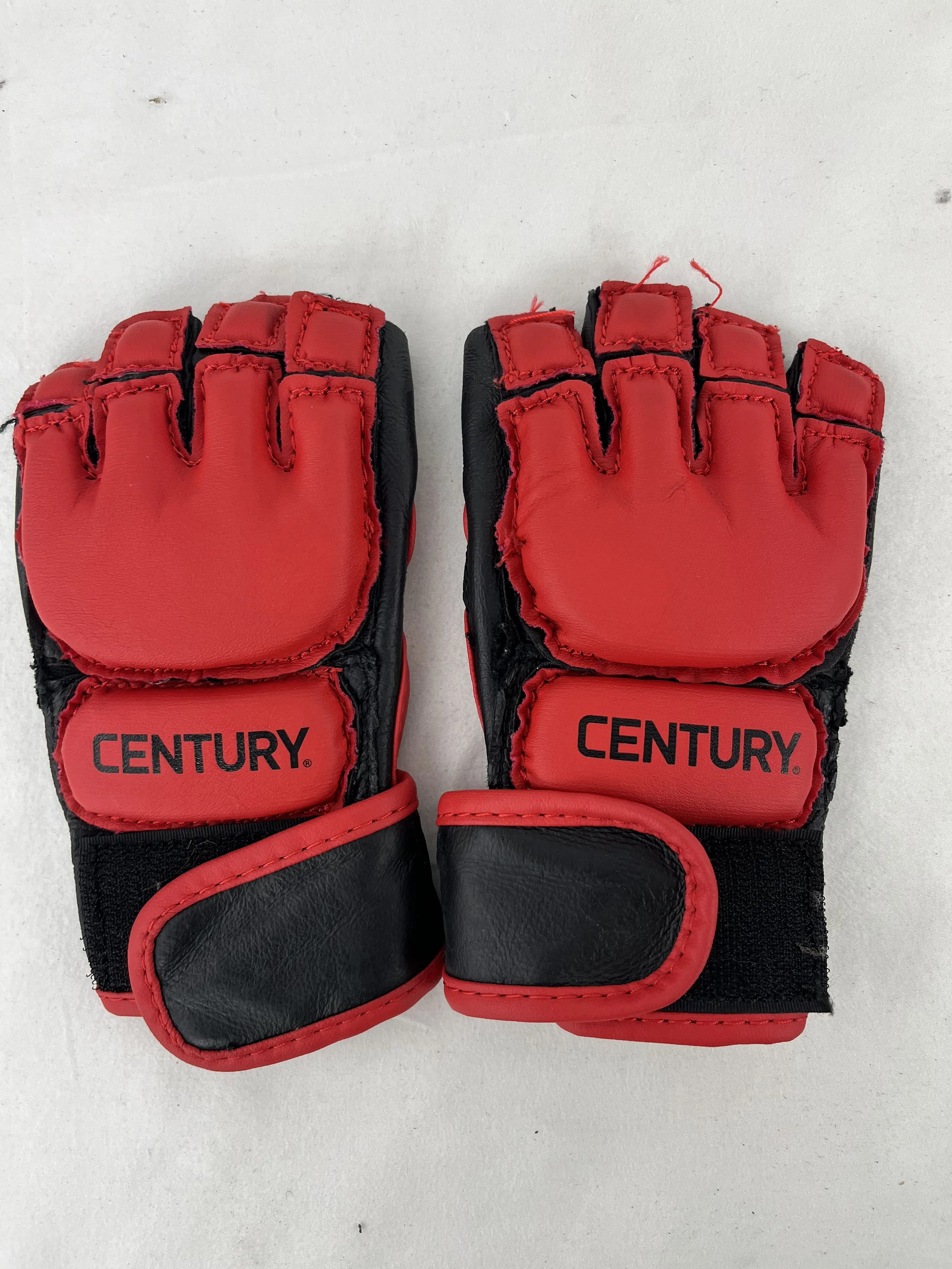 Century Martial Arts Karate Taekwondo Jui Jitsu Youth Gear in Duffle Bag
