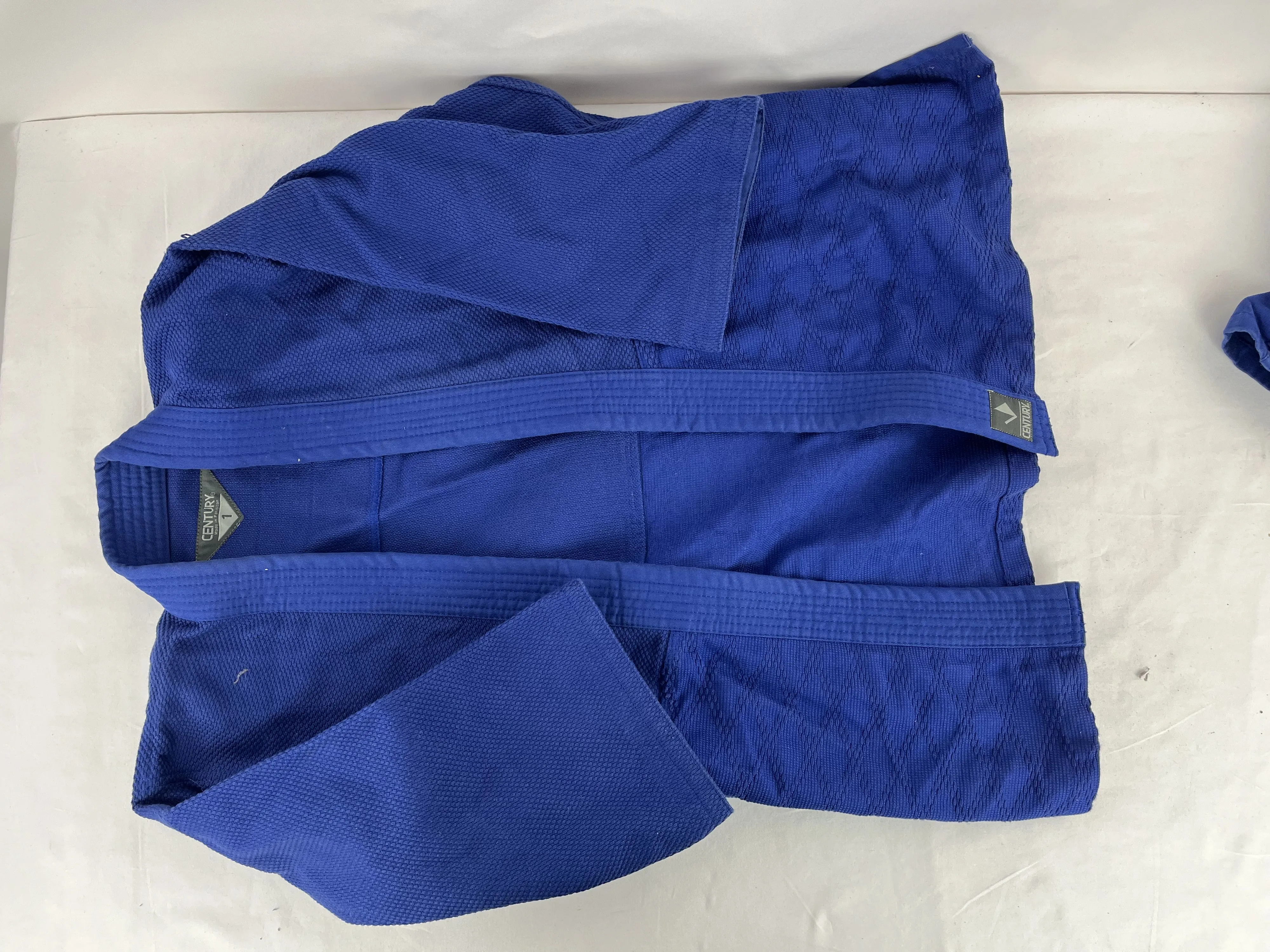 Century Martial Arts Karate Taekwondo Jui Jitsu Youth Gear in Duffle Bag