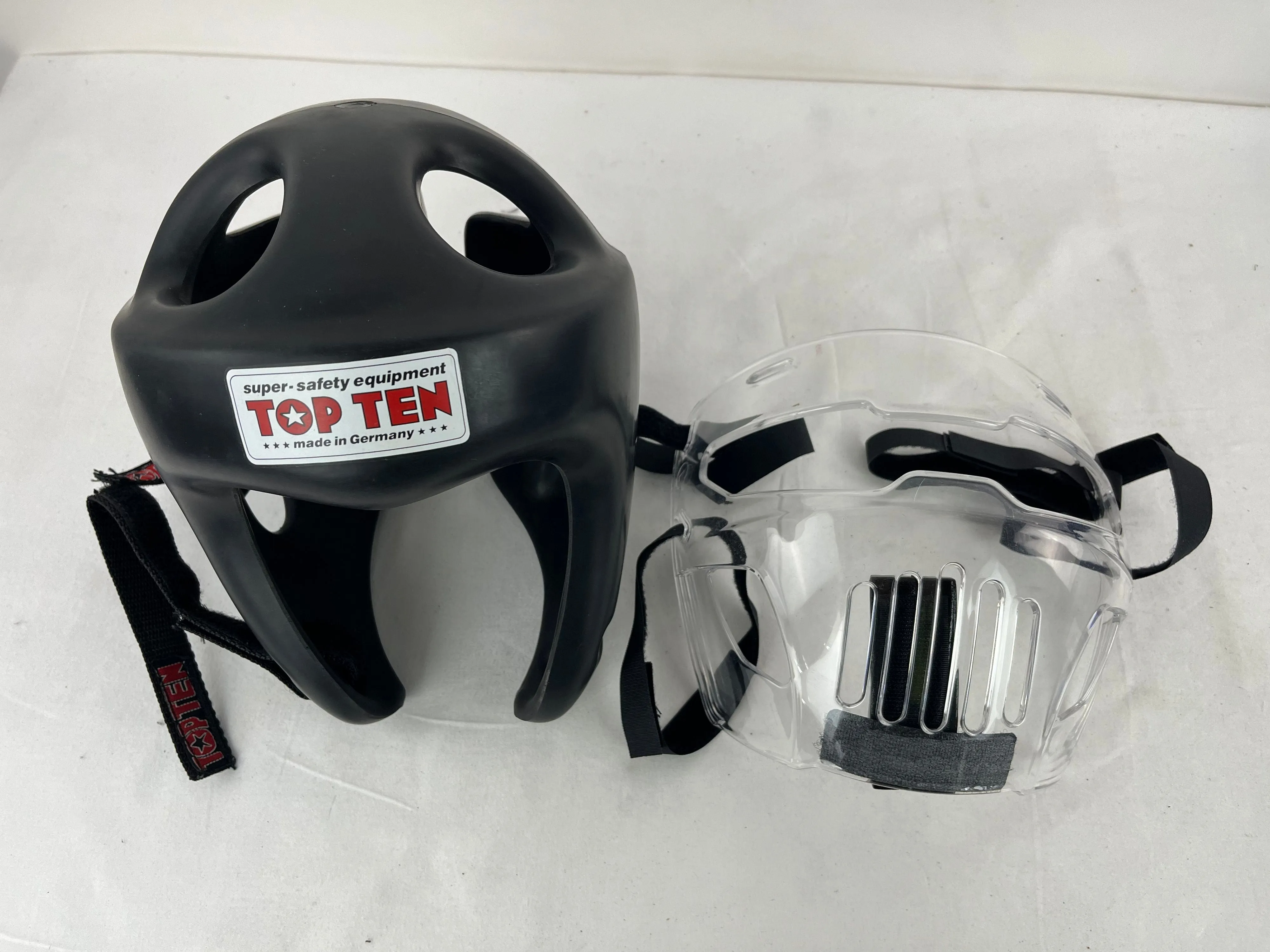 Century Martial Arts Karate Taekwondo Jui Jitsu Youth Gear in Duffle Bag