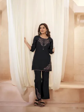 Varanga Women  Embroidered  Round Collar  Placement Design Scallop Short Kurta, Paired With  Cut Work  Bottom